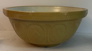 lot 317 image: Vintage Gripstand T.G. Green Church Gresley 1930 Mixing Bowl