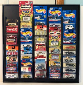 lot 16 image: Collection of 22 Carded Hot Wheels and Die-Cast Cars
