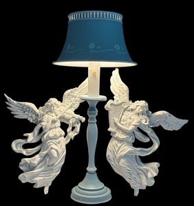 lot 384 image: Vintage Blue Tole Lamp with White Flowers  Pair of White Angels Wall Hanging