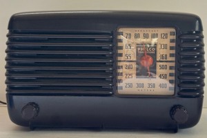lot 383 image: Vintage Philco Transitone Radio a Tabletop Tube Model From the 1940s Model 46-200