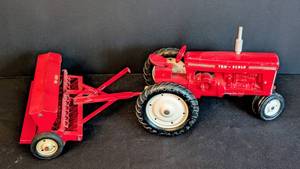 lot 328 image: Tru-Scale Tractor and Baler Set