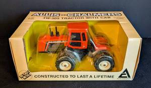 lot 332 image: 132 Allis-Chalmers 4W-305 Tractor with Cab