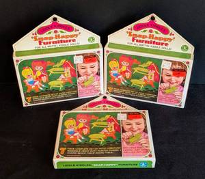 lot 364 image: Three New Little Kiddles Snap Happy Doll Patio Furniture