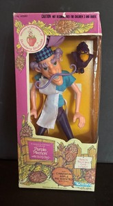 lot 420 image: New Vintage Strawberry Shortcake Pied Piper and Berry Bird Figurines