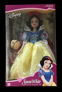 lot 433 image: New Disney Princess Snow White Porcelain Keepsake Doll