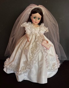 lot 2 image: Madame Alexander Scarlett OHara Bride Doll
