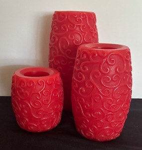 lot 439 image: Trio of Pretty Flameless Candles