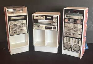 lot 459 image: Vintage Barbie Three Piece Stereo System