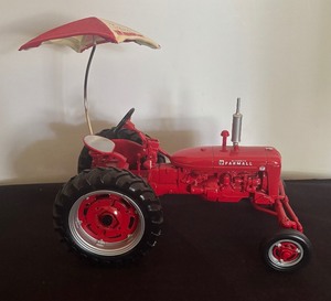 lot 465 image: Ertl Farmall Super C 50th Anniversary Tractor