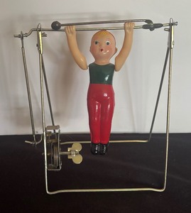 lot 466 image: Vintage Gymnast  Acrobat Wind Up Toy