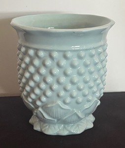 lot 469 image: Beautiful Pale Blue Fenton Hobnail Vase