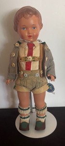 lot 470 image: Vintage Diese Puppe Tragt A-Z Bekleidung Doll
