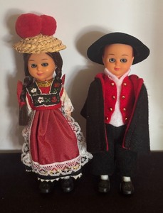 lot 478 image: Black Forest Folk Costumed Dolls