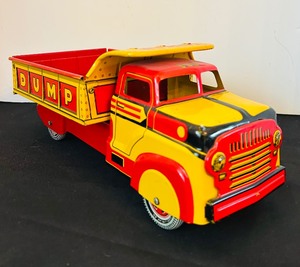 lot 391 image: Vintage Marx Lumar Construction Co. Dump Truck