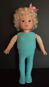 lot 501 image: 1987 Playmates Baby Grows Doll