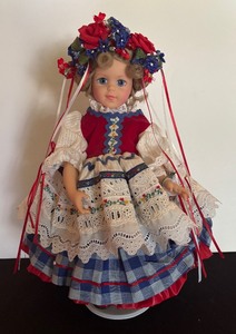 lot 512 image: Pittsburg Originals Heidi Doll by Robin Woods