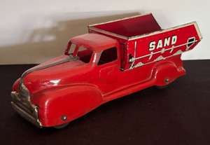 lot 524 image: Vintage Marx Sand & Gravel Pressed Steel Dump Truck
