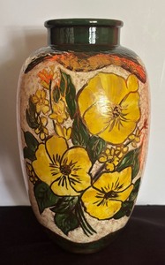 lot 531 image: Lovely Floral Vase by Elsy