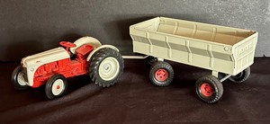lot 540 image: Ertl Ford 8N Tractor with Flare Box Wagon