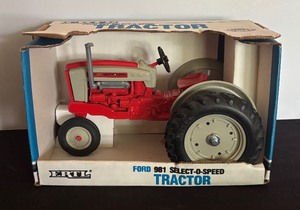 lot 547 image: New Ertl Ford 981 Select-O-Speed Tractor