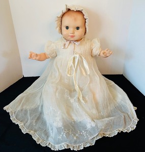lot 136 image: Vintage 1983 Effenbee Doll