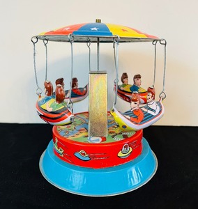 lot 48 image: Vintage Tin Wind Up Toy Airship Carousel