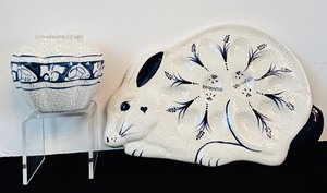 lot 50 image: Blue and White Pottery Rabbit Plate and Decorative Pot