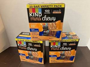 lot 111 image: KIND Minis Chewy Bars