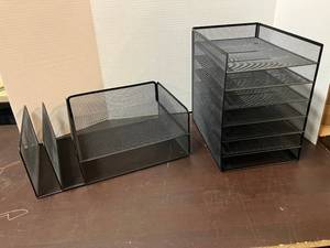 lot 17 image: Mesh Desk Organizers