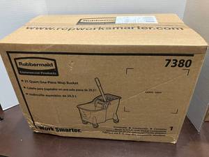 lot 112 image: Rubbermaid Mop Bucket