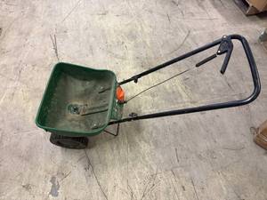 lot 1 image: Scotta Turf Builder Edge Guard Mini