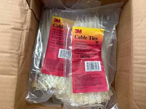 lot 13 image: 1000 3M Cable Ties