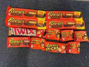 lot 184 image: Reeses and Twix