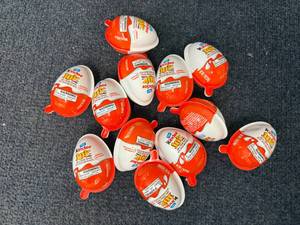 lot 186 image: 12 Packs of Kinder Joys