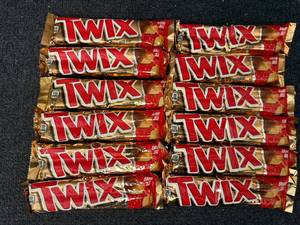 lot 193 image: 12 Twix Share Size Bars