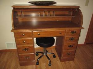 lot 15 image: Hardwood roll top desk with Rolling...