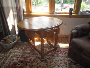 lot 18 image: Hardwood drop leaf end table with d...