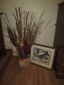 lot 23 image: Home decor display and framed art