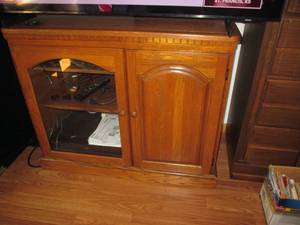 lot 29 image: Hardwood multimedia entertainment c...