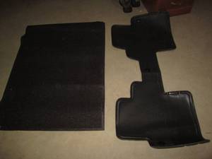 lot 36 image: Entry mat and automotive floor mats...