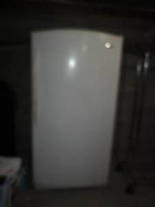 lot 44 image: Amana 5ft upright freezer...