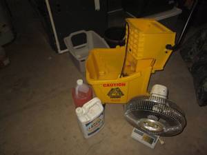 lot 47 image: Industrial wringer mop bucket, glas...