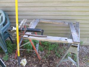 lot 165 image: Pair of metal sawhorses, metal tine...