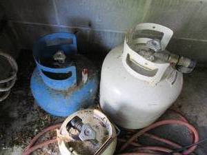 lot 167 image: Trio of assorted size Propane cylin...
