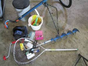 lot 189 image: Manual ice auger, folding net, 5-ga...