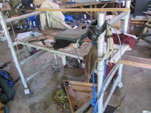 lot 203 image: Heavy duty pipe-franed scaffolding ...