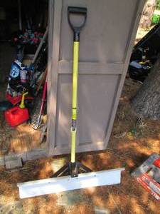 lot 210 image: Fiberglass snow pusher with 3ft bla...