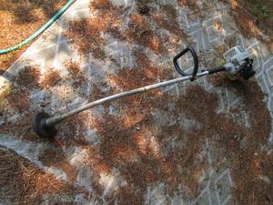 lot 214 image: Echo gas powered weed whip...