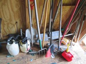 lot 216 image: Collection of shovels, hoes, roof r...