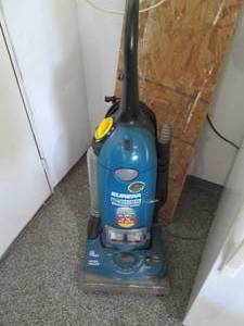 lot 231 image: Eureka The Boss Smartvac vacuum cle...